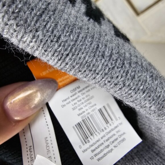 Nickelodeon Paw Patrol Kids Beanie Hat With Pom Pom Blue & Gray OSFM - Picture 4 of 5